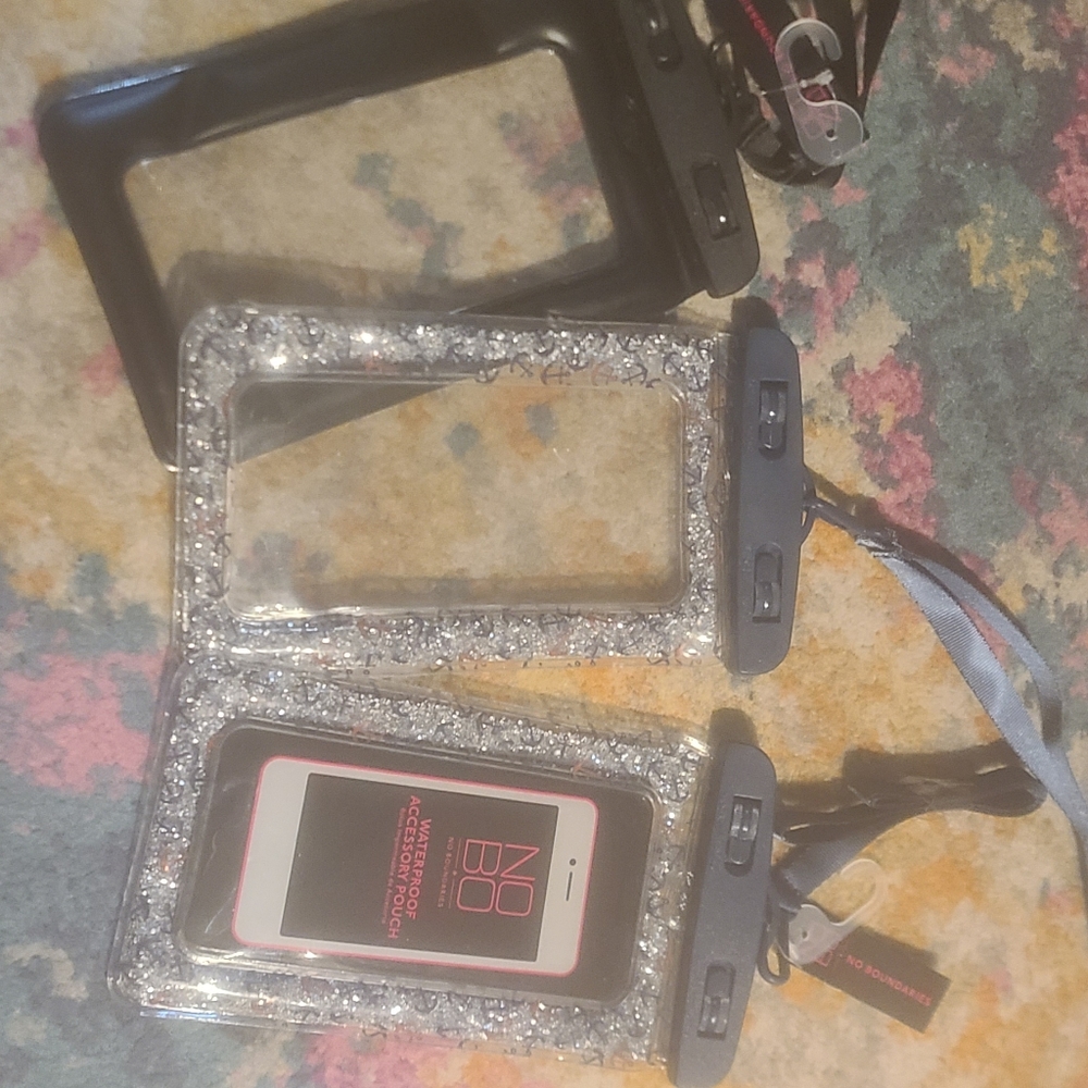 Water proof accessory pouch 2 avaliable with anhors left one black one left